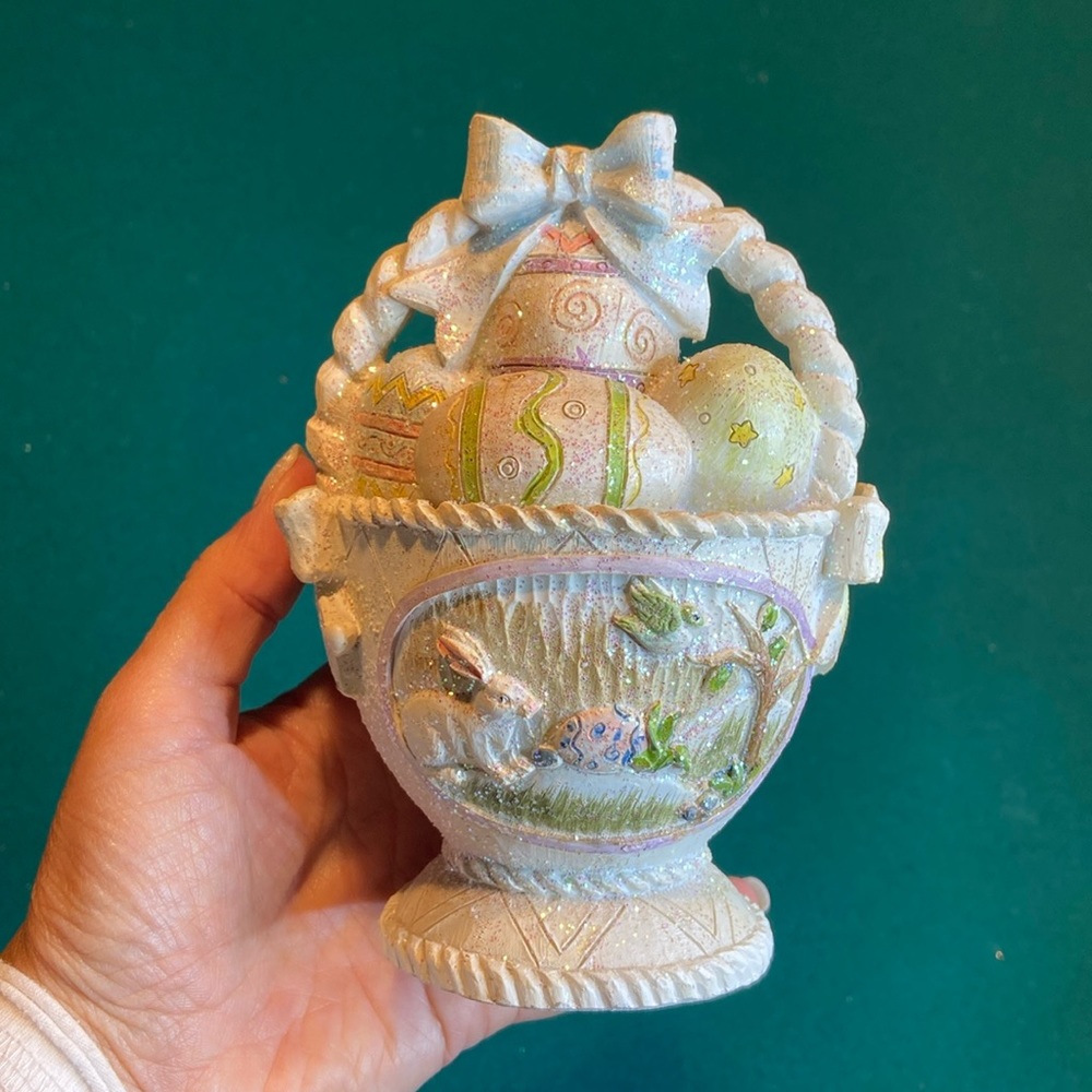 Precious Easter basket decoration!